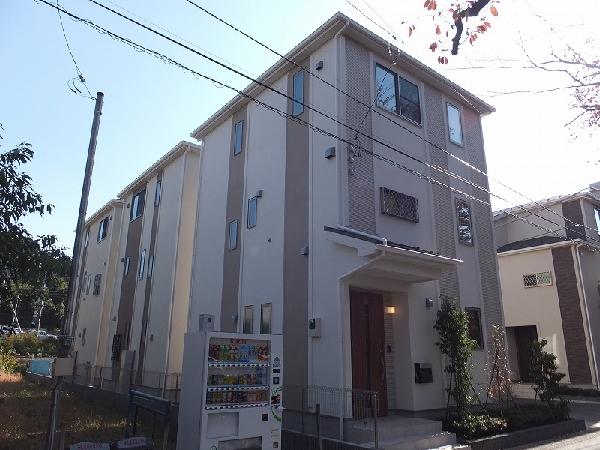 Local appearance photo. 1 Building