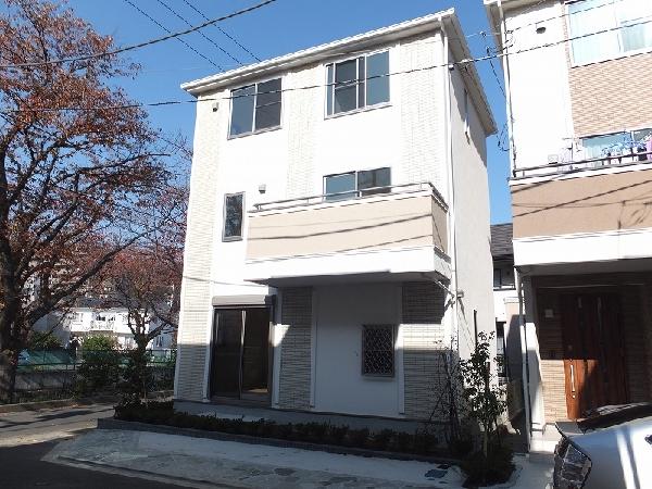 Local appearance photo. 1 Building