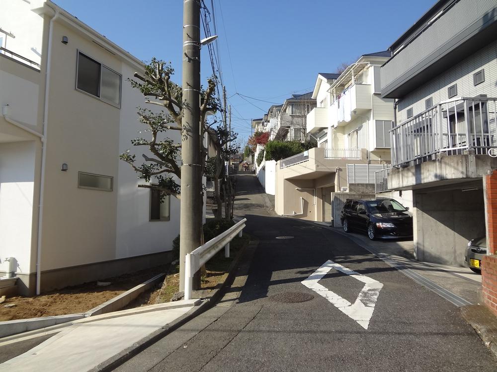 Local photos, including front road. 1 Building east side road (width: 6.5m) is.