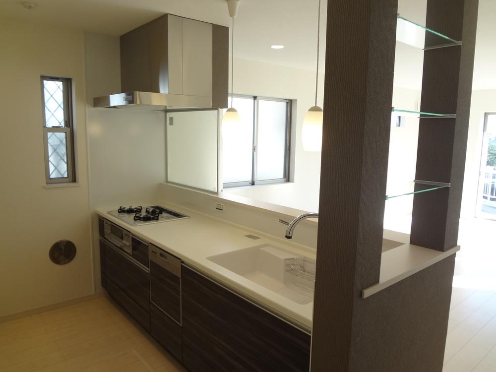 Kitchen. System kitchen with artificial marble.