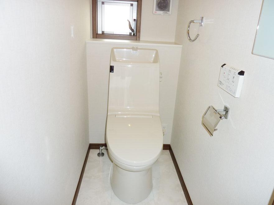 Toilet. 5 Building