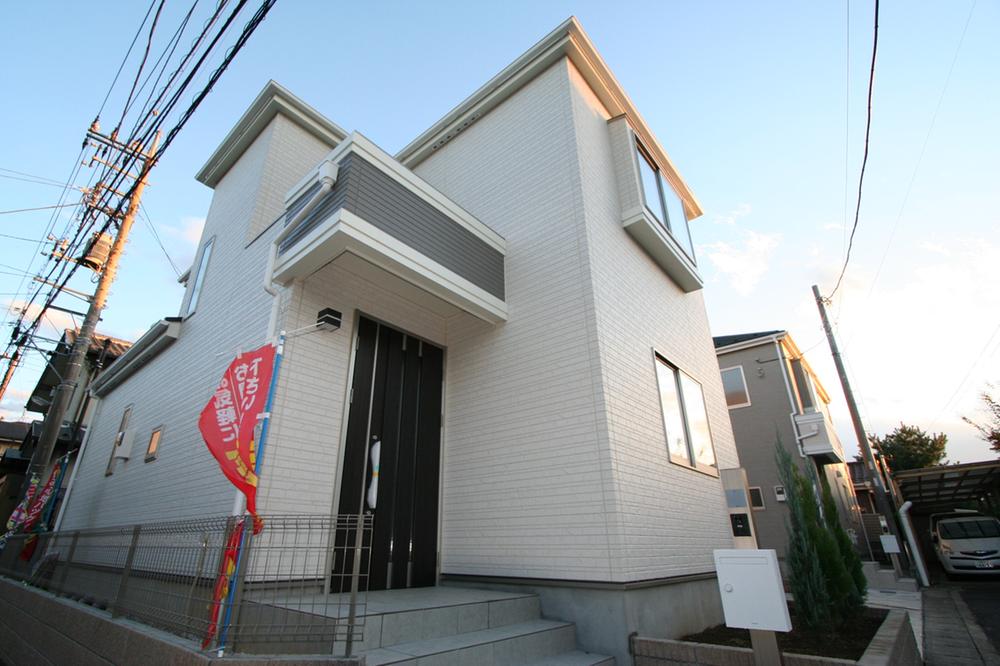 Local appearance photo. Local (11 May 2013) Shooting