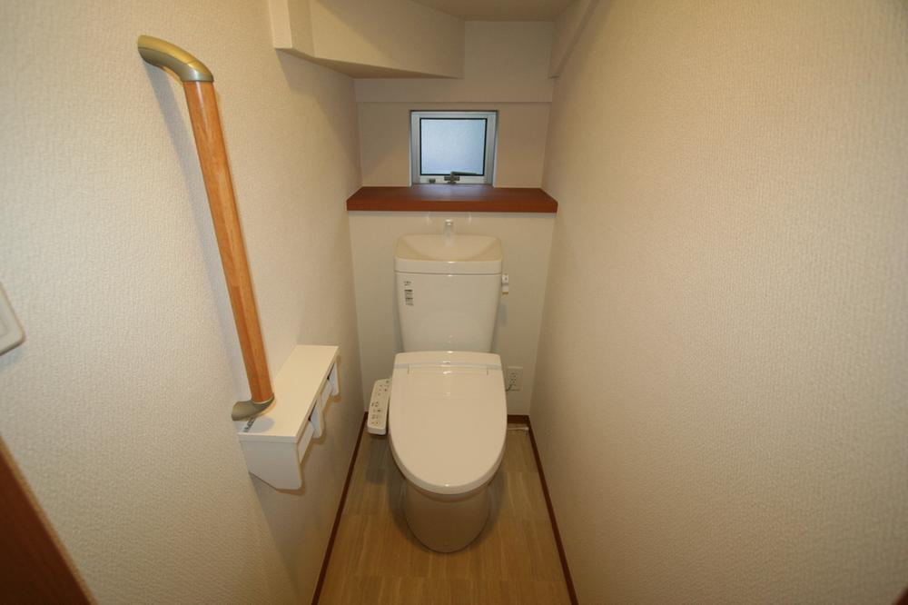 Toilet. Indoor (11 May 2013) Shooting