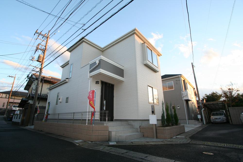 Local appearance photo. Local (11 May 2013) Shooting