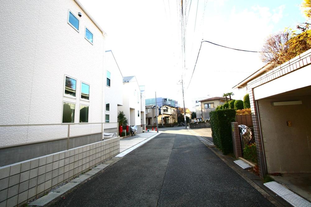 Local photos, including front road. Local (12 May 2013) Shooting