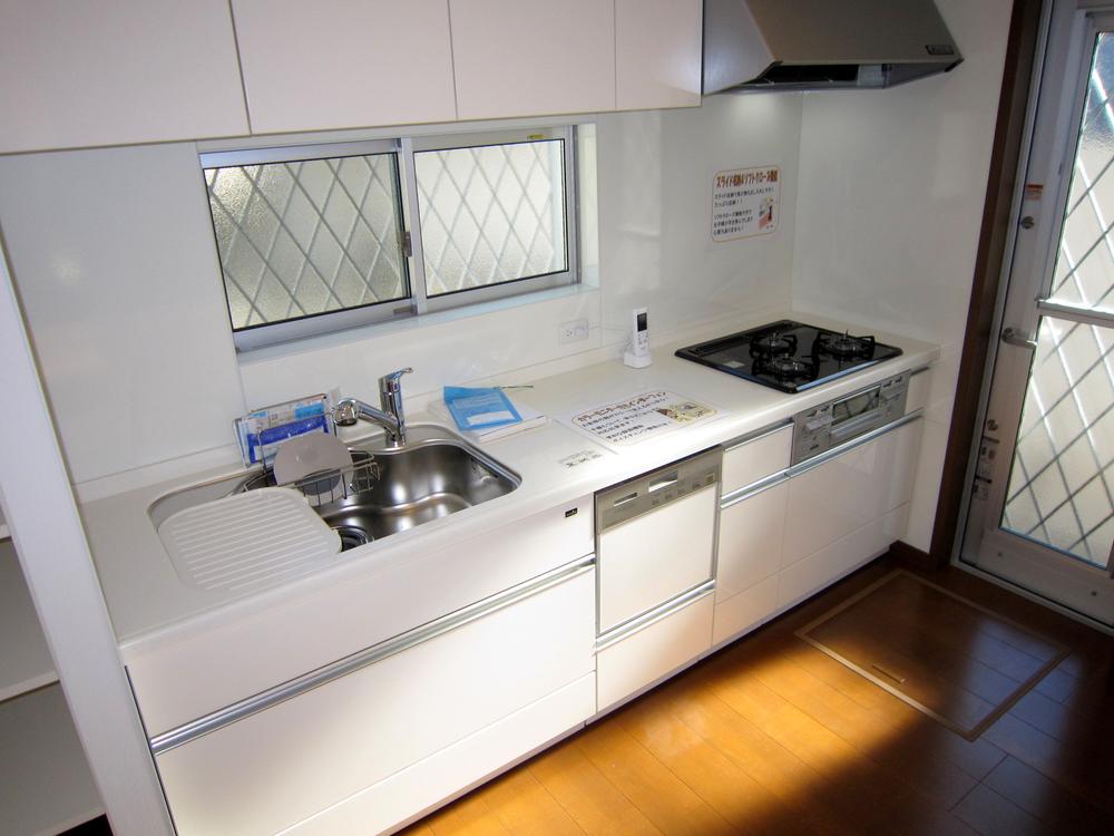 Kitchen. Bright kitchen there is a back door. 8 Building