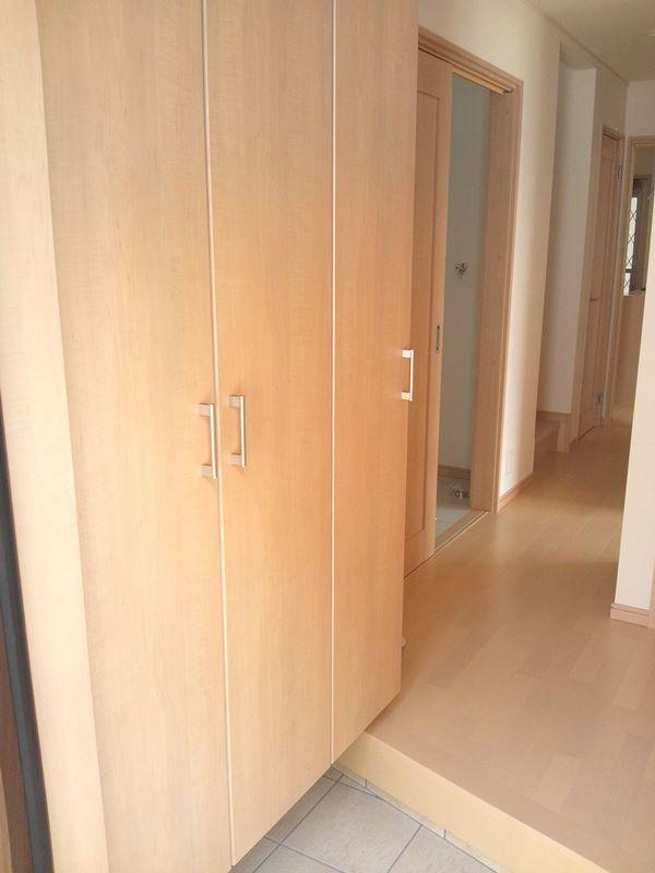 Entrance. 7 Building room photo, Use a wide-high type, as are a lot of shoes can be stored is also the front door storage!