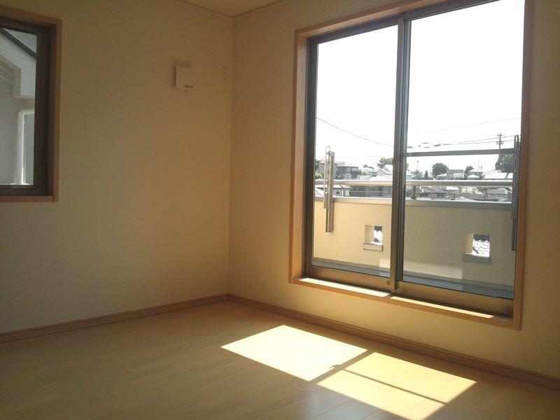 Non-living room. 7 Building room photo, Spacious master bedroom is about 8.6 Pledge housed two places!