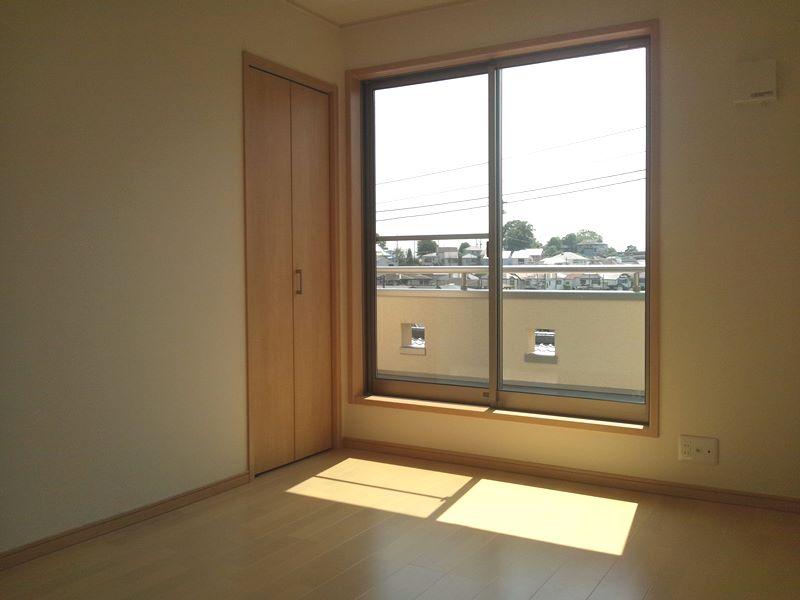 Non-living room. 7 Building room photo, You can enter and exit on the balcony from the children room!