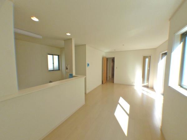 Same specifications photos (living)