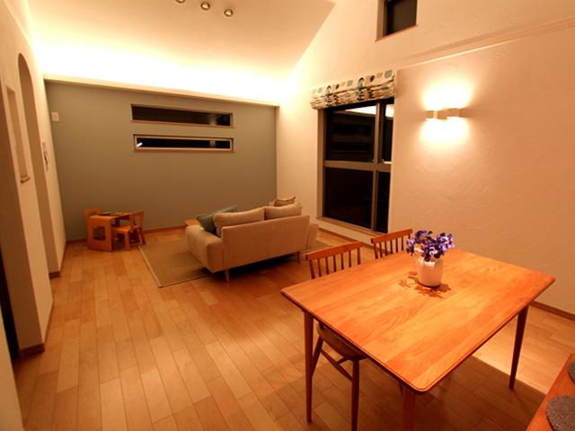 Living. If set to <living-dining (meal)> Brightness suitable at the time of the meal, More fun and spend likely the time of the daily diet.