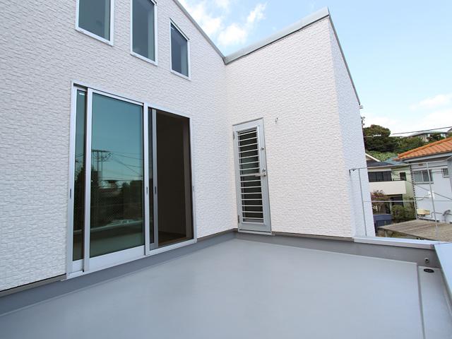 Balcony. Balcony Hoseru a lot of laundry and futon. By many to roof balcony, It has secured the width and depth. Much space drink a little gardening and tea will rise to room.