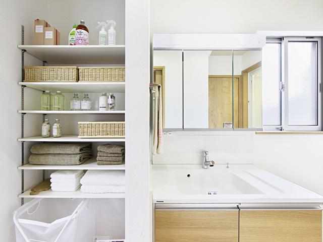 Wash basin, toilet. Installation convenient shelves in the wash room. Daily necessities towel and family are sorted clean. Definitive of attractive put in the place you want to use. Also, It is also happy point design that are out directly to the balcony.