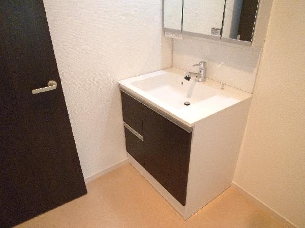 Wash basin, toilet. Wash