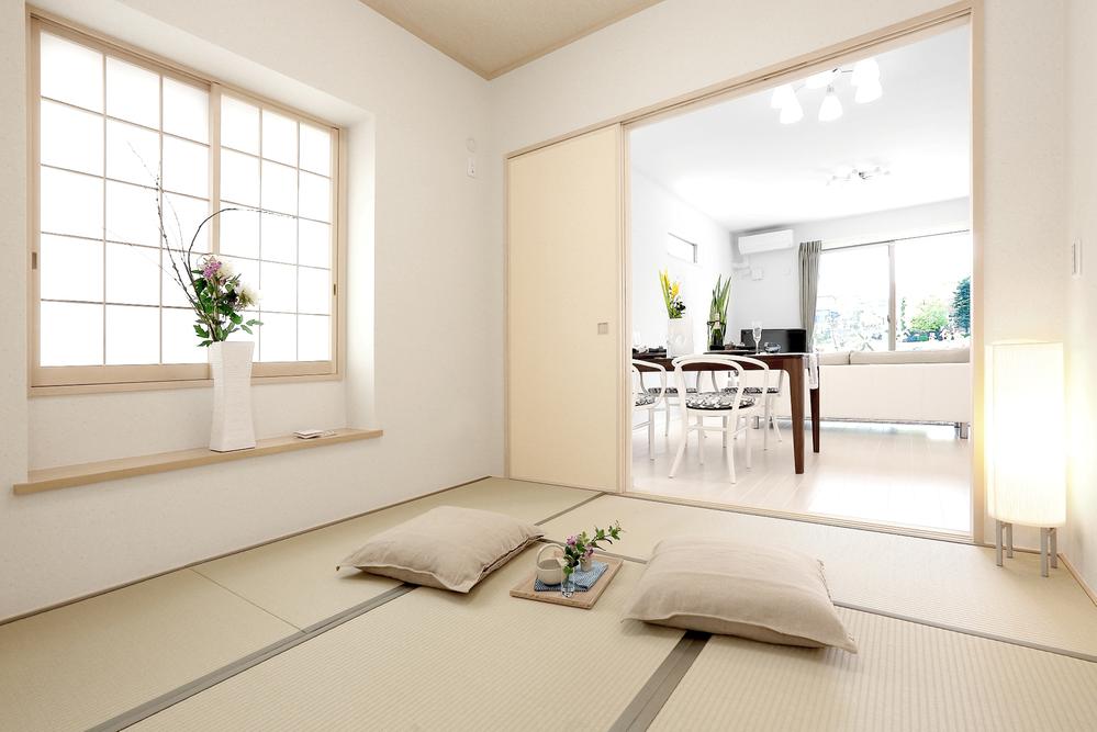 Non-living room.  ■ Japanese-style room Japanese-style room that leads to the living room. Model home (August 2013) Shooting