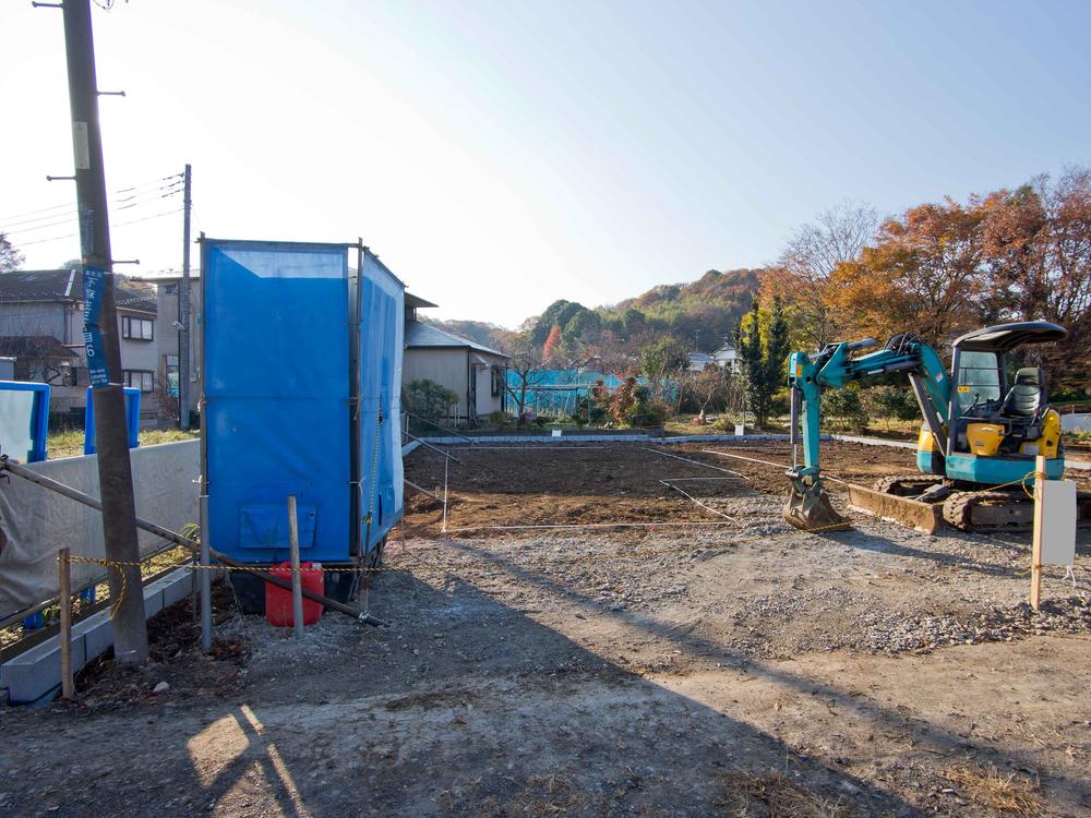 Local photos, including front road. Local (12 May 2013) Shooting