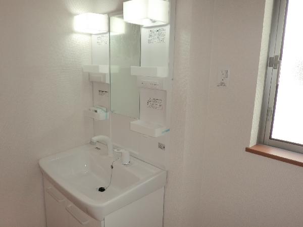 Wash basin, toilet. bathroom