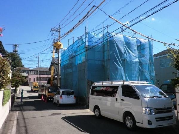 Local photos, including front road. Front road and city