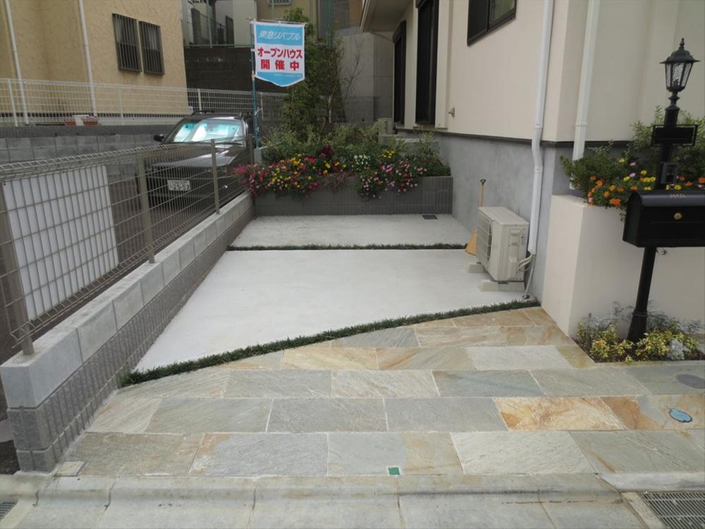 Parking lot. Building 3 car space