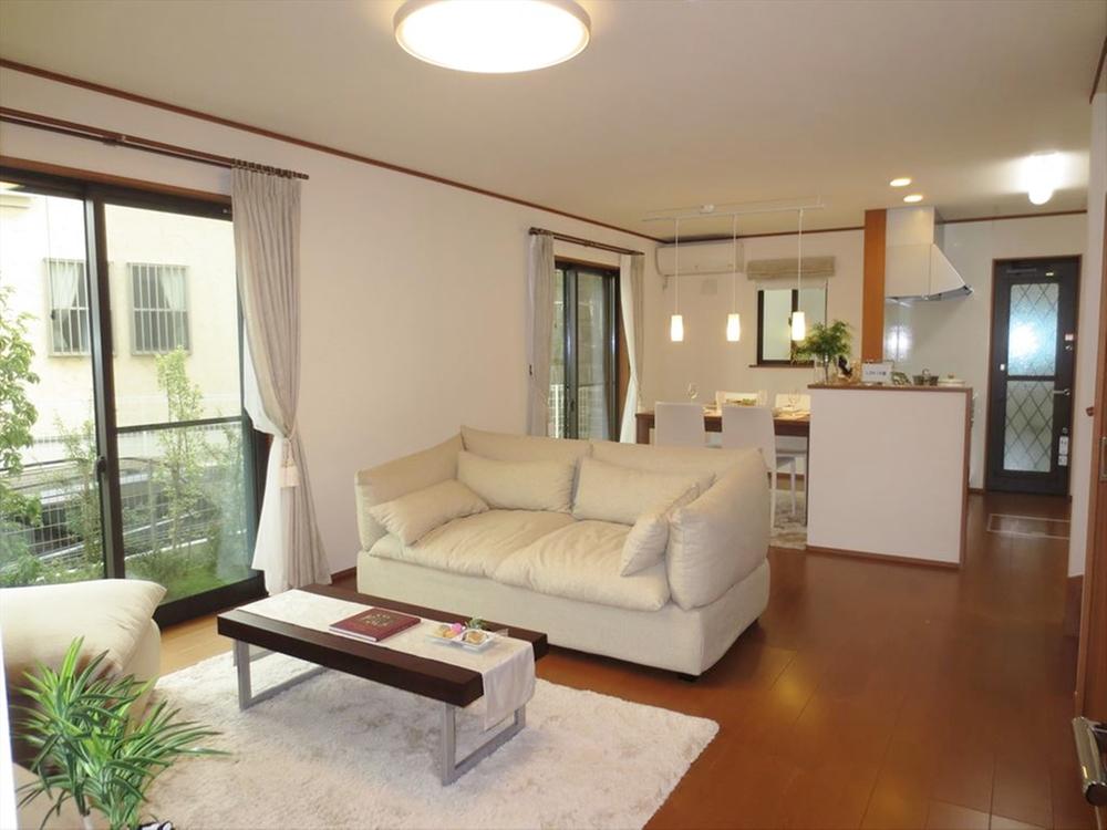 Living. 3 Building a living-dining, With floor heating