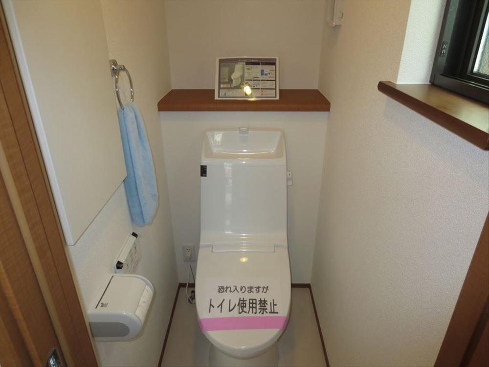 Toilet. 3 Building the first floor toilet, With warm water washing toilet seat function