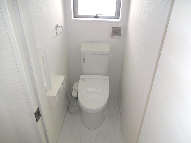 Toilet. 1 Building toilet