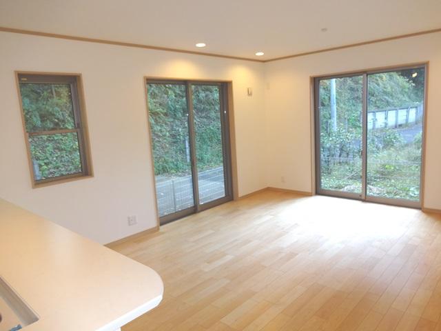 Living. Building 2 living