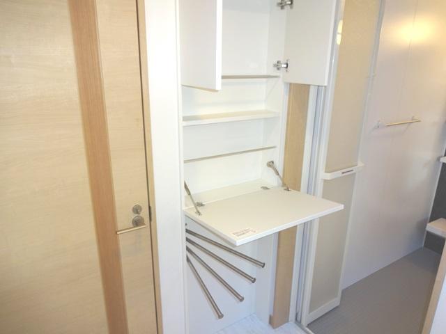 Receipt. Building 2 Towel with over Wash room storage