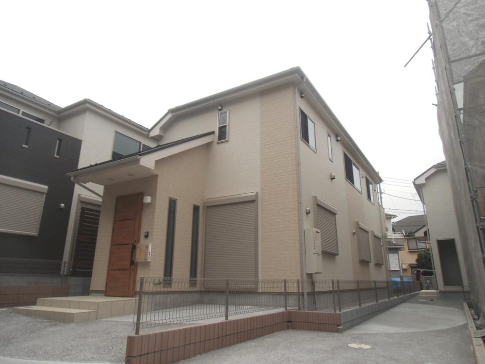 Local appearance photo. Building 2