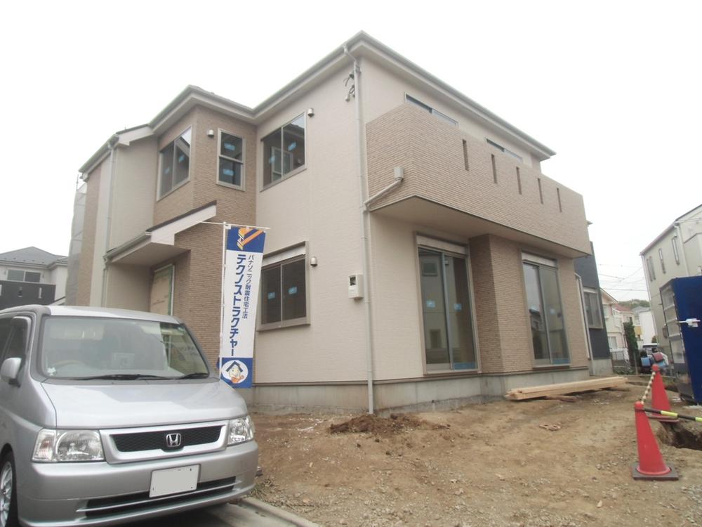 Local appearance photo. 4 Building