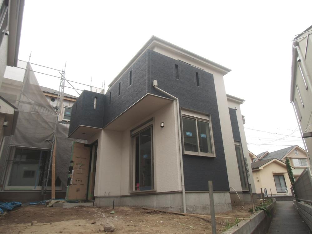 Local appearance photo. 5 Building