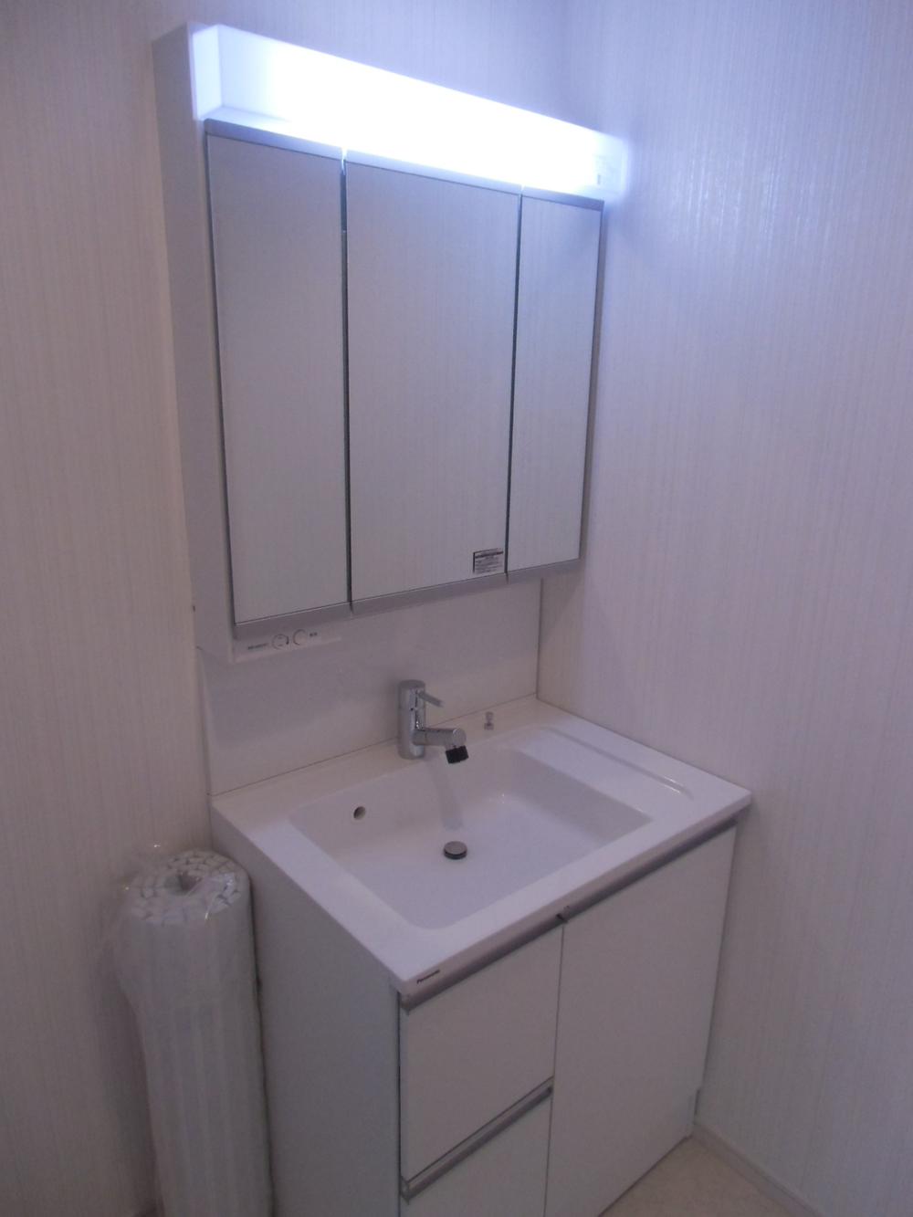 Wash basin, toilet. Bathroom vanity