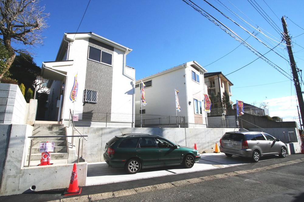 Local photos, including front road. Local (12 May 2013) Shooting