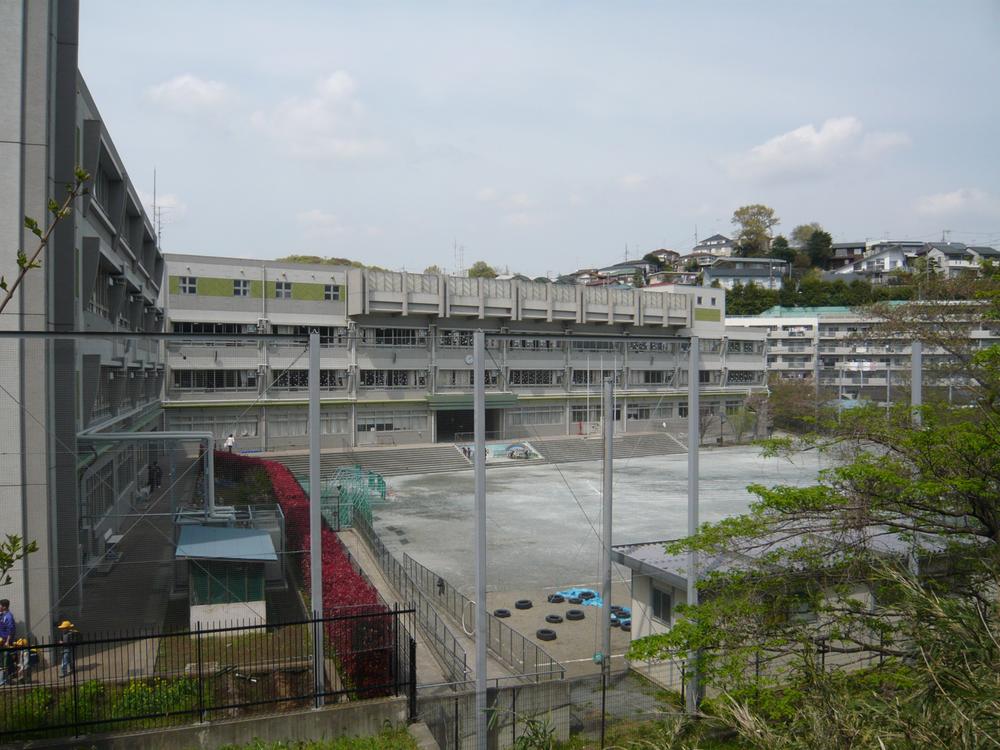 Primary school. Nishiikuta until elementary school 1200m