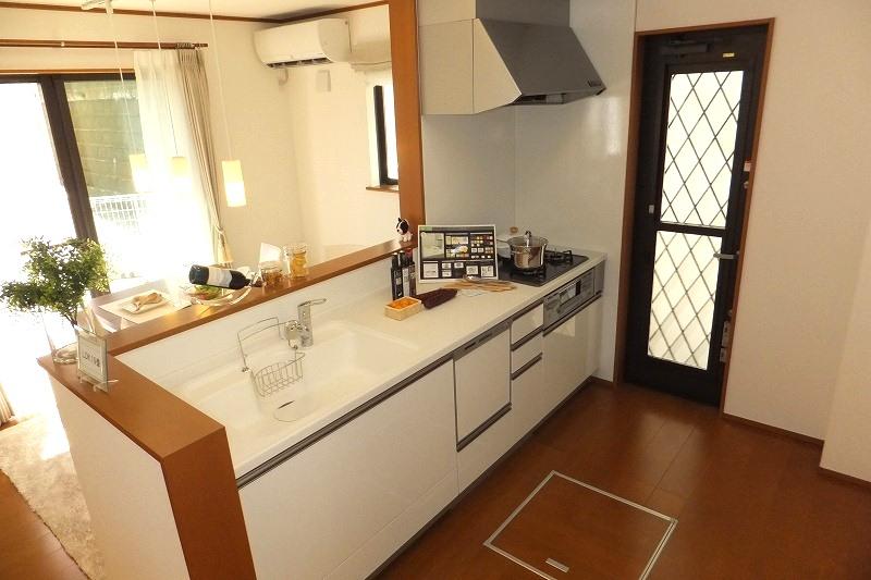 Kitchen. Indoor (09 May 2019) Shooting