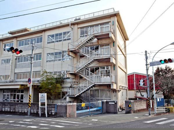 Primary school. 1400m up to elementary school in Kawasaki City Minami Yuri Elementary School