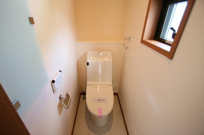 Toilet. Shower toilet (5 Building)