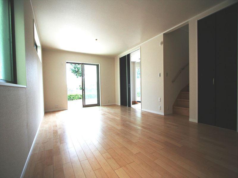 Same specifications photos (living)