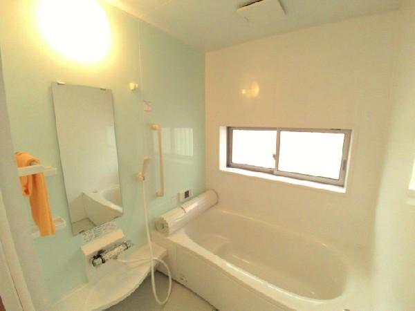 Bathroom. Spacious 1 tsubo size bus