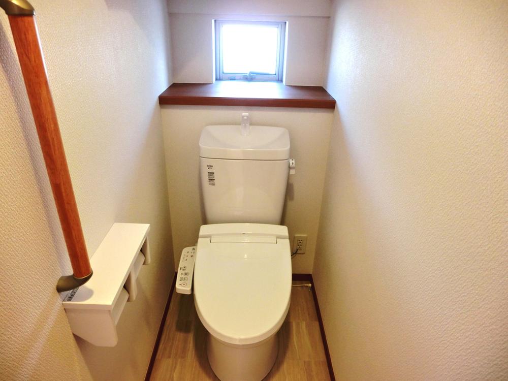 Toilet. 1 Building