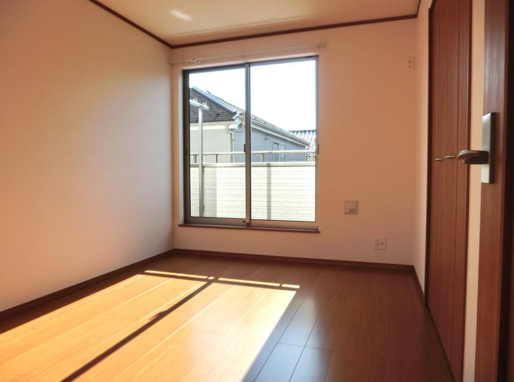 Non-living room. 1 Building