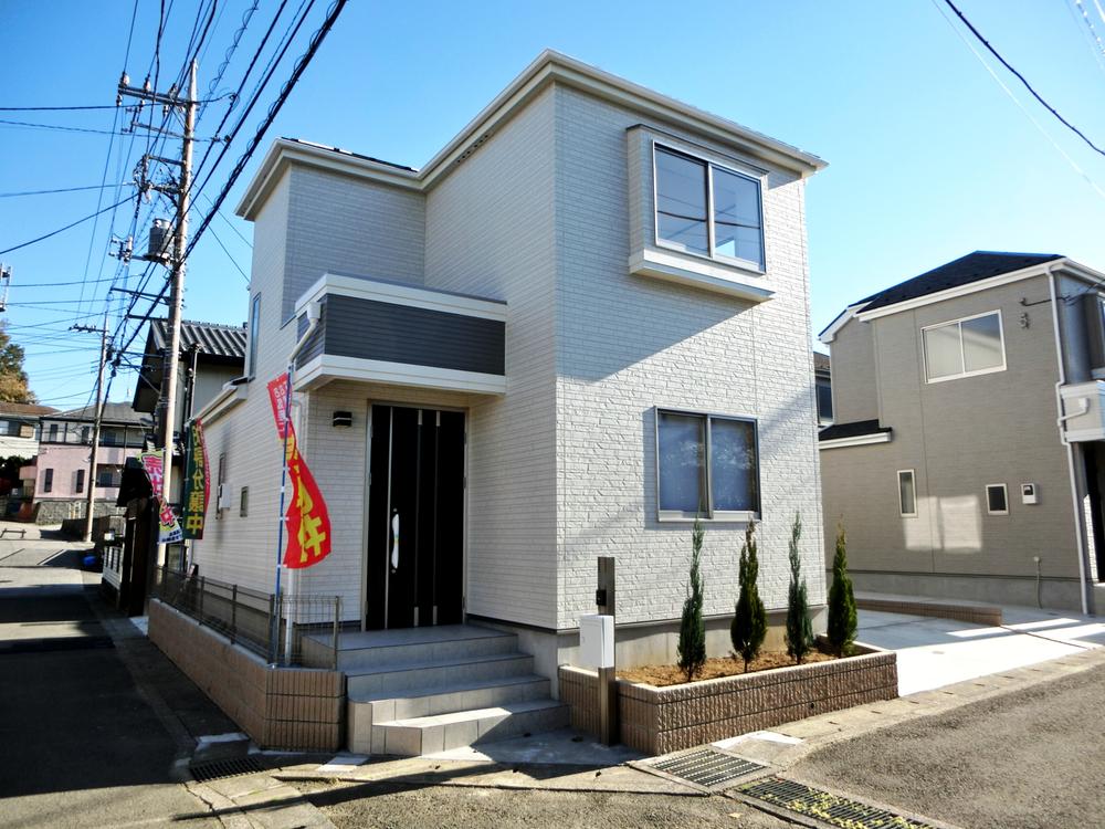 Local appearance photo. 1 Building