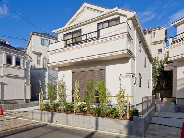 Local appearance photo. 7 Building Property appearance photo Good per sun Fine European mansion It is a large sale of all 19 buildings