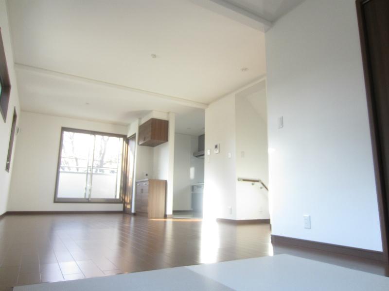 Living. Local (11 May 2013) Shooting