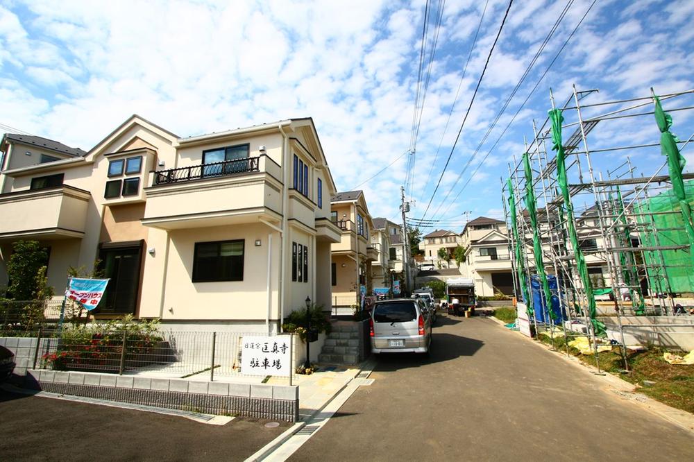 Local photos, including front road. Local whole photo