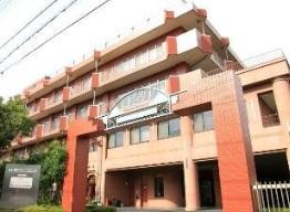 Hospital. 850m to the hospital