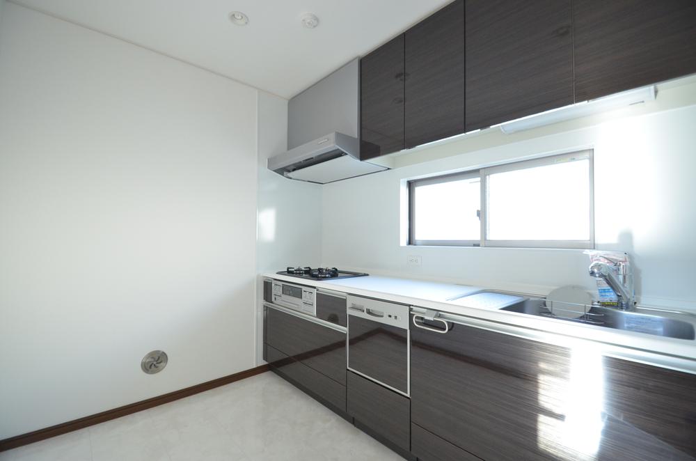 Kitchen. A kitchen with a dishwasher, Clean up is also a breeze without having to worry about ☆