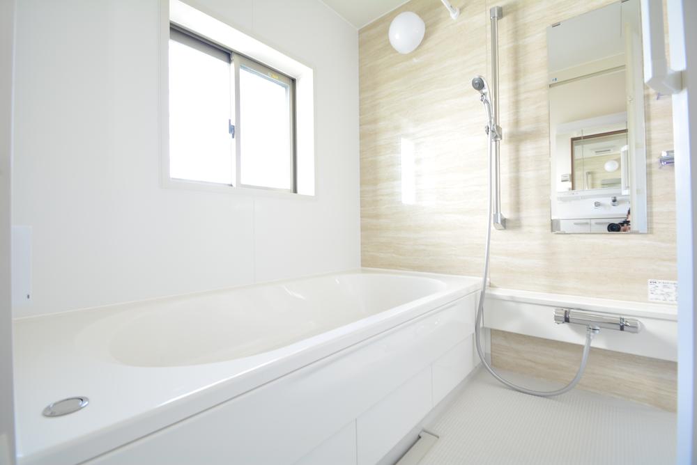 Bathroom. Please take your tired of the day stretched out his leg in a large bath of Hitotsubo size