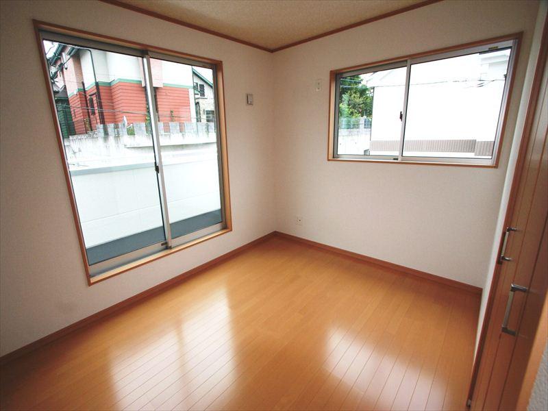 Same specifications photos (Other introspection). Same specifications