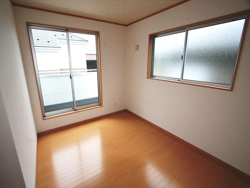 Same specifications photos (Other introspection). Same specifications